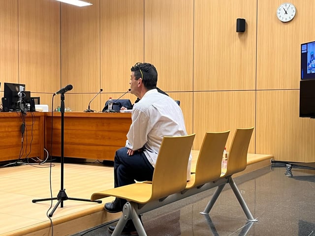 El profesor acusado durante su comparecencia este jueves.