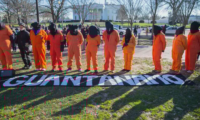 Selon le Washington Post, des milliers d'Européens - dont des Français- installés illégalement aux Etats-Unis vont être transférés dans les prochains jours dans le camp de Guantanamo.