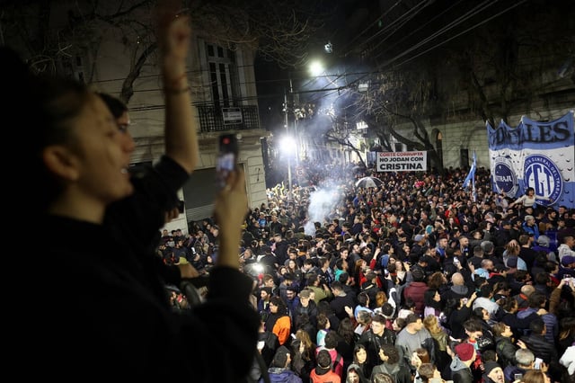 Devant la maison de Cristina Fernández de Kirchner, à Buenos Aires, le 10 juin 2025.