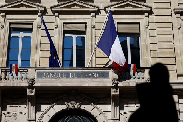 A French flag flies at the entrance of the Bank of France "Banque de France" building in Paris, France April 9, 2025. REUTERS/Abdul Saboor/File Photo