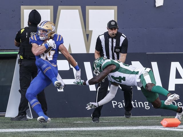 Winnipeg Blue Bombers' Dalton Schoen (83) catches a touchdown pass during the first half of CFL football action against the Saskatchewan Roughriders in Winnipeg Saturday, September 9, 2023.