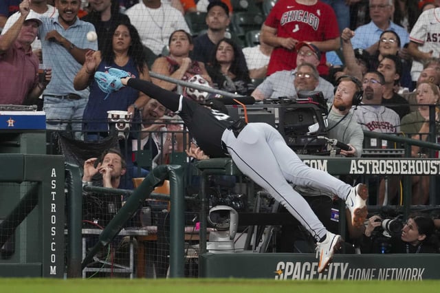 Chicago White Sox third baseman Miguel Vargas (20) catches a fly ball by Houston Astros Victor Caratini over the third base camera well in the third inning of an MLB baseball game in Houston, Wednesday, June 11, 2025.