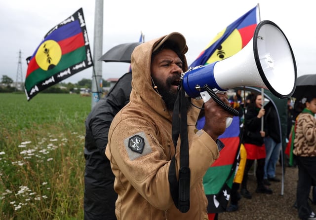 Manifestation du peuple kanak en soutien à l’indépendantiste kanak Christian Tein devant le centre pénitencier de Mulhouse à Lutterbach, le 7 juin 2025.