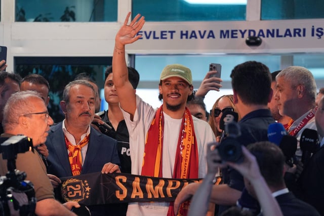 Leroy Sané bei seiner Ankunft in Istanbul