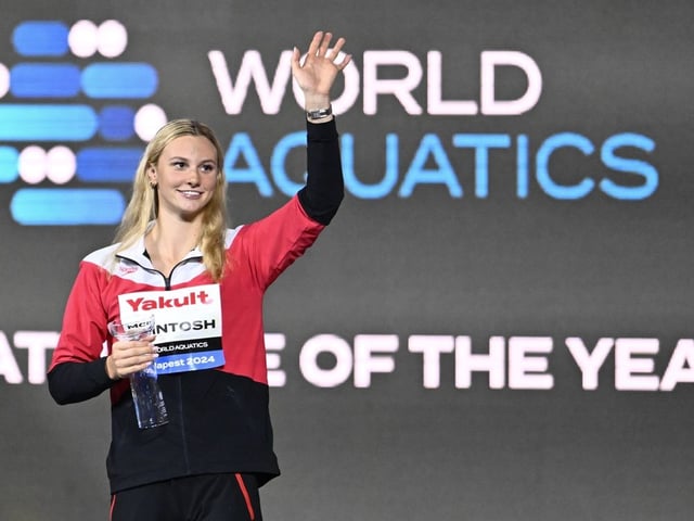 Canada's Summer Mcintosh holds a trophy for the Athlete of the Year at the World Short Course Swimming Championships in Budapest, Hungary, Sunday, Dec. 15, 2024.