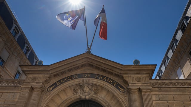 Selon les calculs de la Banque de France, les effets de la politique commerciale de l’Administration Trump représenteraient une perte cumulée de 0,4 point de PIB pour l’économie française d’ici 2027.