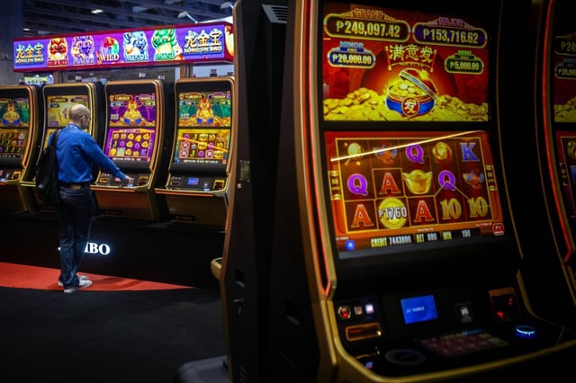 Ermittler haben bei Durchsuchungen in Sachsen illegal betriebene Casinos entdeckt. Der mutmaßliche Betreiber wurde festgenommen, wie die Polizei Görlitz mitteilte.