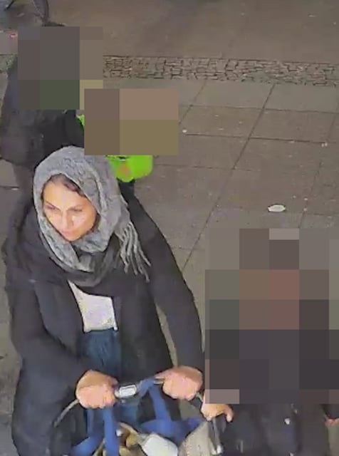 Die Polizei Berlin sucht nach dieser Frau, die wegen bandenmäßigen Ladendiebstahls tatverdächtig ist.