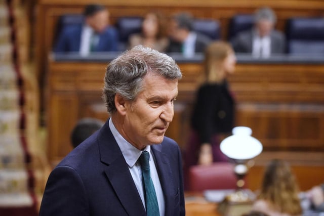 El lider de la oposición y presidente del PP, Alberto Núñez Feijóo, durante una sesión de control al Gobierno, en el Congreso de los Diputados, a 21 de mayo de 2025, en Madrid (España). Durante la sesión de control, los grupos parlamentarios PP y VOX, han