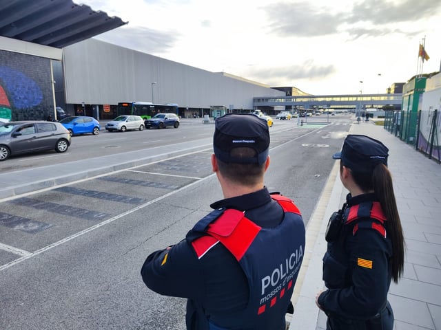 Mossos en el aeropuerto