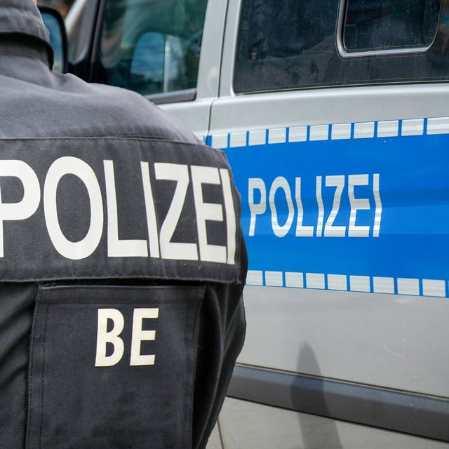 Die Polizei hat in Berlin eine Razzia durchgeführt.