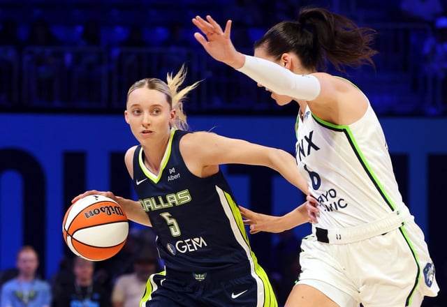 Dallas Wings&#39; Paige Bueckers (5) works against Minnesota Lynx forward Bridget Carleton, right, in the first half of a WNBA basketball game Friday, May 16, 2025, in Arlington, Texas. (AP Photo/Richard Rodriguez)