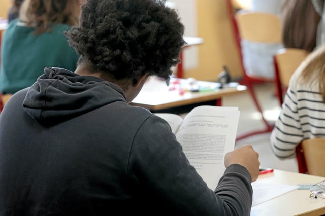 Les épreuves anticipées de français compteront pour 10 % de la note du bac 2026.

