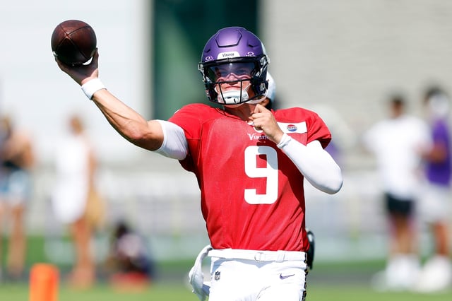 J.J. McCarthy #9 of the Minnesota Vikings participates in a drill during training camp on August 02, 2024 in Eagan, Minnesota.