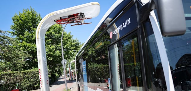 Ein Elektrobus der Hochbahn Hamburg. Auf ihrer Jahrespressekonferenz stellte die Hamburger Hochbahn  am Donnerstag ihre aktuellen Zahlen und Pläne vor.
