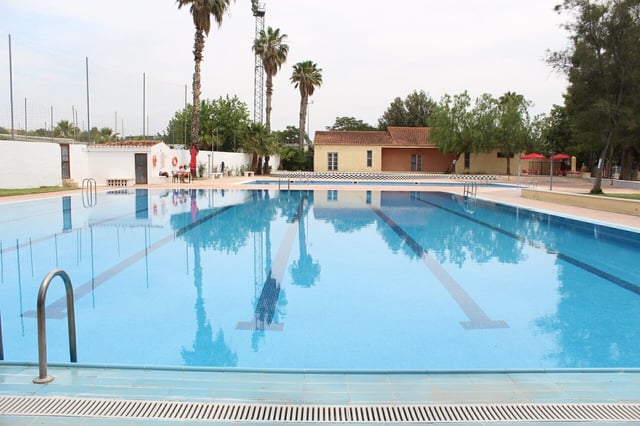 Piscina del polideportivo de Cheste.