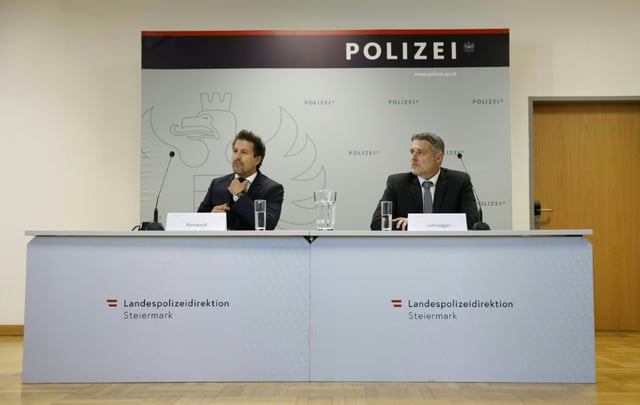 Le procureur Arnulf Rumpold et le chef de la police criminelle Michael Lohnegger font le point sur l’enquête après la fusillade, le 12 juin 2025 à Graz