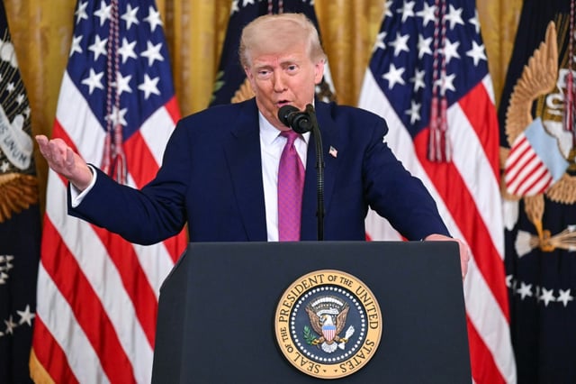 US-Präsident Donald Trump erwägt eigenen Angaben zufolge, die Zölle auf aus dem Ausland eingeführte Autos in naher Zukunft erneut zu erhöhen, um die Produktion in den USA anzukurbeln.