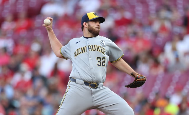 CINCINNATI, OHIO - JUNE 02: Aaron Civale #32 of the Milwaukee Brewers throws a pitch against the Cincinnati Reds at Great American Ball Park on June 02, 2025 in Cincinnati, Ohio.