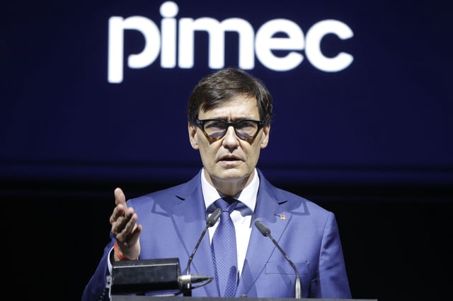 El presidente de la Generalitat, Salvador Illa, interviene durante los 38º Premis Pimec en Barcelona, en el Palau Sant Jordi.