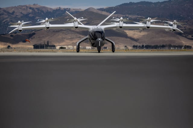 Midnight, an all-electric aircraft from company Archer Aviation, is seen at the Salinas Municipal Airport in Salinas, California, U.S. August 2, 2023.  REUTERS/Carlos Barria/File Photo