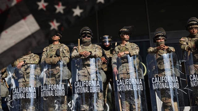 Soldaten der Nationalgarde sind Los Angeles postiert.