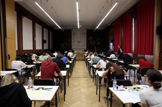 Les premières générales ont eu le choix entre un commentaire du texte de Jules Barbey d’Aurevilly, et une dissertation sur Corneille, Alfred de Musset ou Nathalie Sarraute.