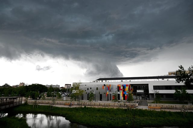 Météo France a placé 28 départements du sud-ouest et du nord-ouest de la France en vigilance orange à partir du vendredi 13 juin 2025 après-midi. (Photo : un orage le 6 juin dernier dans l’Ain)