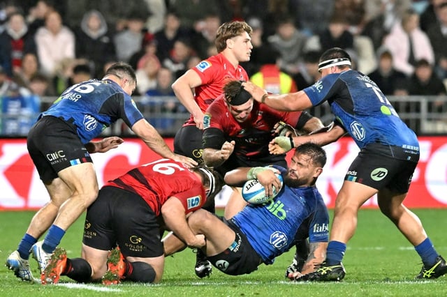 The Canterbury Crusaders will host the Super Rugby final after a spirited comeback 21-14 victory over the Auckland Blues