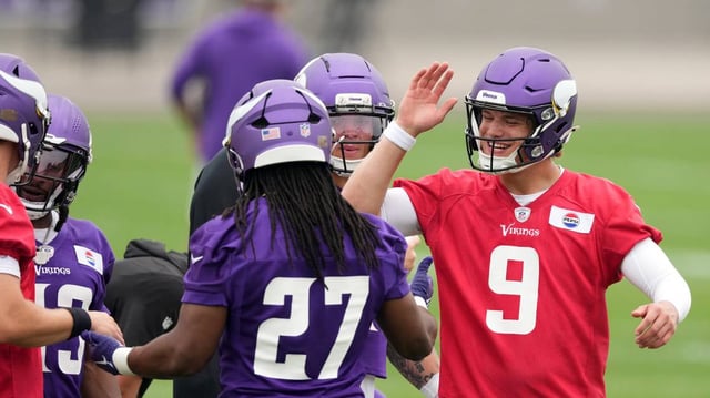 Minnesota Vikings quarterback J.J. McCarthy (9) gives high-fives to his teammates during the second day of the team’s mandatory minicamp, June 11, 2025, at the TCO Performance Center in Eagan, Minnesota. (Anthony Souffle/The Minnesota Star Tribune/TNS)