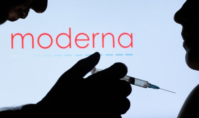 People pose with syringe with needle in front of displayed Moderna logo in this illustration taken, December 11, 2021. REUTERS/Dado Ruvic/Illustration/File Photo