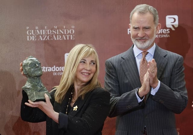 El rey Felipe VI en la XV edición del Premio Gumersindo de Azcárate junto a la presidenta del Tribunal Supremo y del CGPJ, Isabel Perelló
