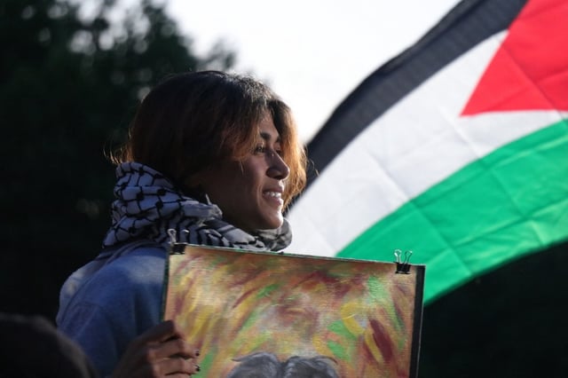 « Sa personne est sacrée, la République, c'est elle ! », l'a encensé Jean-Luc Mélenchon. Depuis son entrée en politique, Rima Hassan n'a pourtant pas accordé une seconde de parole publique à la République française qui l'a élue, préférant consacrer l'intégralité de ses prises de position à Gaza.