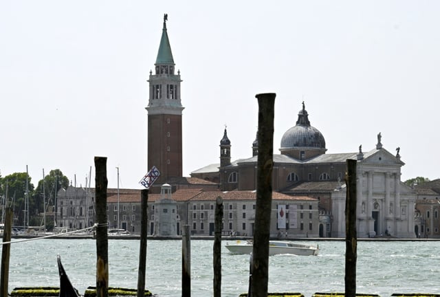 Gegen die geplante Hochzeitsfeier von Amazon-Gründer Jeff Bezos in Venedig regt sich in der italienischen Lagunenstadt Widerstand.