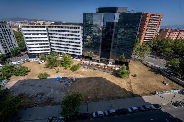 La parcela de Diagonal con Selva de Mar, Pujades y Provençals, en Barcelona, donde se planifica una promoción de vivienda pública.
