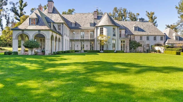 This estate — with 11 bedrooms, 10 full bathrooms and 5 half bathrooms — has meticulously preserved craftsmanship and architectural details from the original 1920s design.