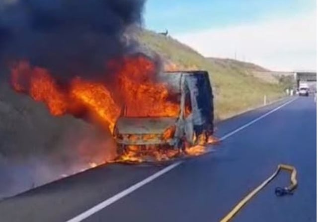 Imagen de archivo de un vehículo ardiendo