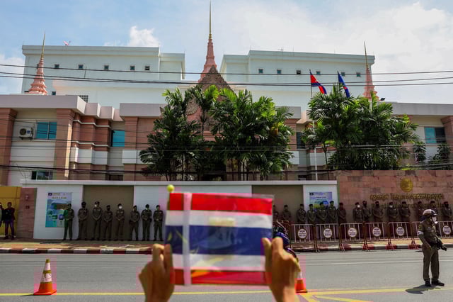 A royalist activist holds a Thai flag as he protests in front of the Royal Embassy of Cambodia, following a recent clash at the Thailand-Cambodia border on May 28, 2025, in Bangkok, Thailand, June 6, 2025. REUTERS/Chalinee Thirasupa/File Photo