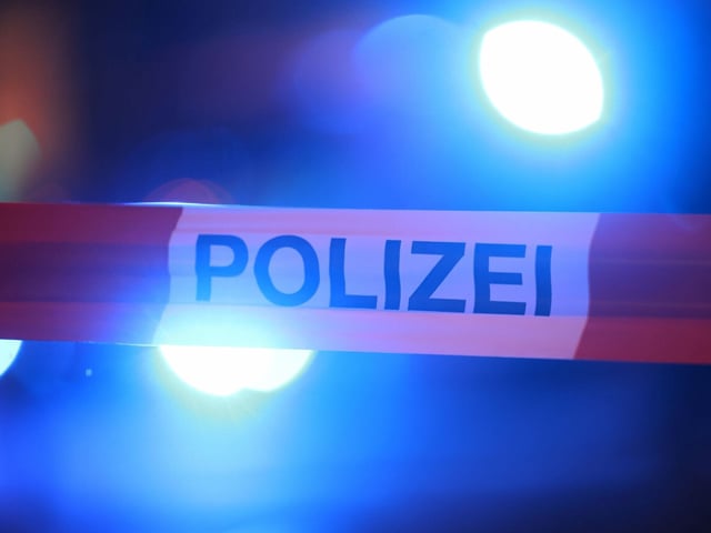 Ein Absperrband der Polizei (Symbolbild).