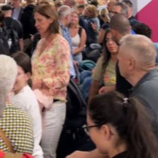 Frust für viele Flugreisende am Flughafen Köln/Bonn. Der Start in den Urlaub erforderte viel Geduld – die Gepäcksortieranlage an Terminal 2 war defekt.