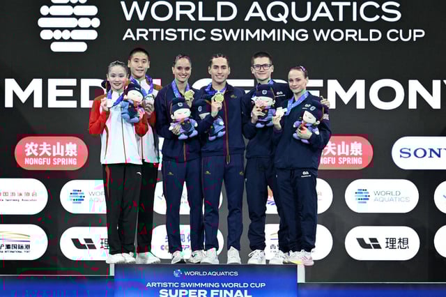Dennis González y Mireia Hernández, oro en dúo técnico en natación artística