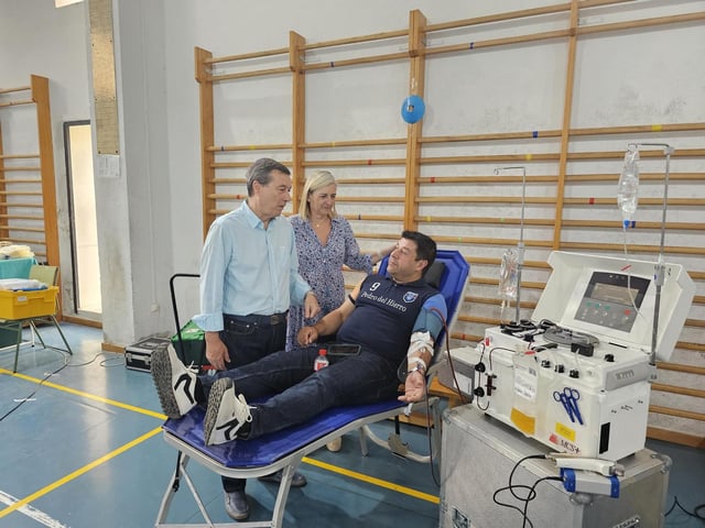 Marciano Gómez en el IES Lluís Vives en el Día Mundial del Donante de Sangre
