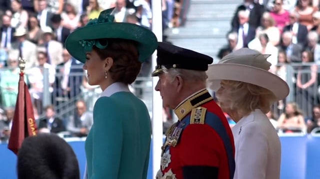 Crash d'Air India: les images de la minute de silence observée par la famille royale britannique à Londres