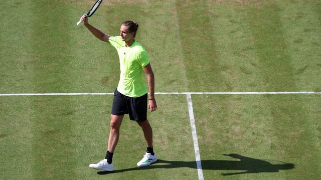 Alexander Zverev bejubelt seinen Sieg im Viertelfinale beim ATP-Turnier in Stuttgart.