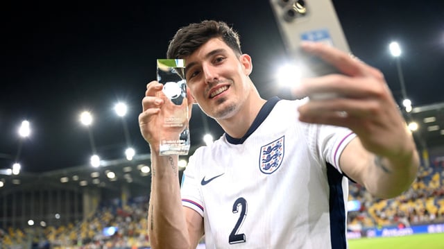 Livramento takes a selfie with the player of the match award after England beat Czech Republic 3-1