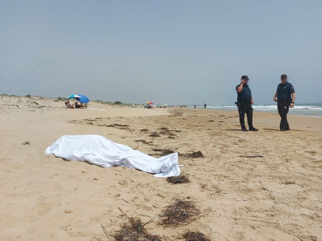 El hombre ha fallecido en la playa de Els Tossals de Guardamar
