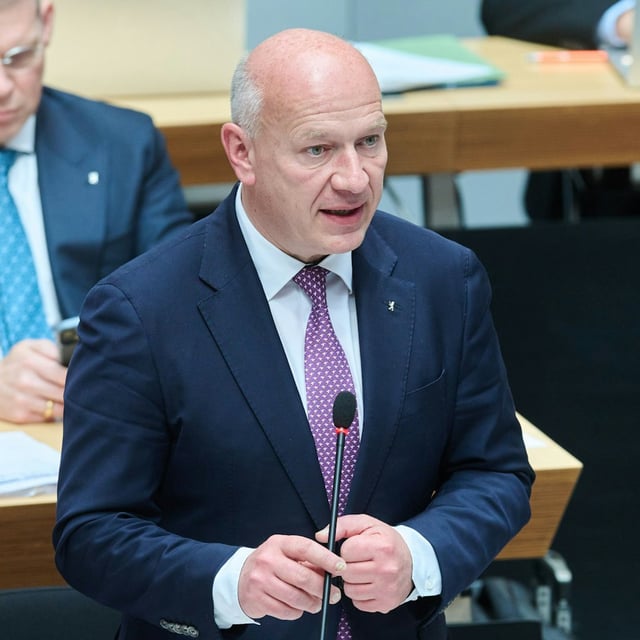 Kai Wegner (CDU), Regierender Bürgermeister von Berlin, äußert sich zu der Debatte über einen Iron Dome.