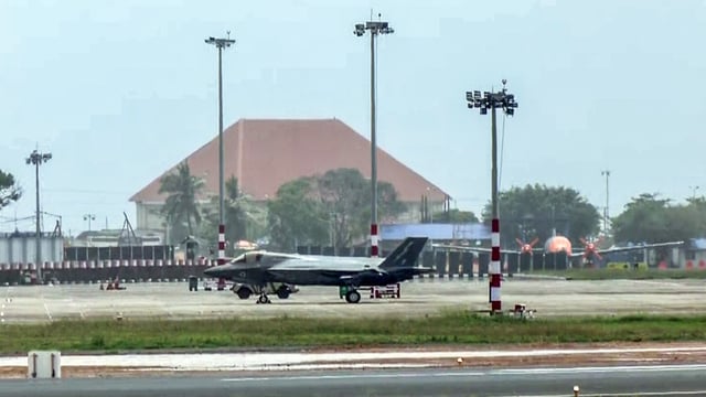 A F-35 fighter jet of the UK Navy makes an emergency landing at Thiruvananthapuram International Airport in Thiruvananthapuram on Sunday.