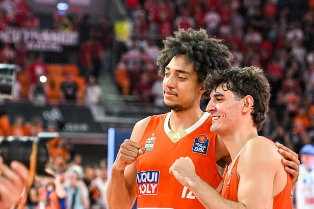NBA-Draft oder doch die Meisterschaft mit Ulm – Noa Essengue (l.) und Ben Saraf befinden sich in einer Zwickmühle
