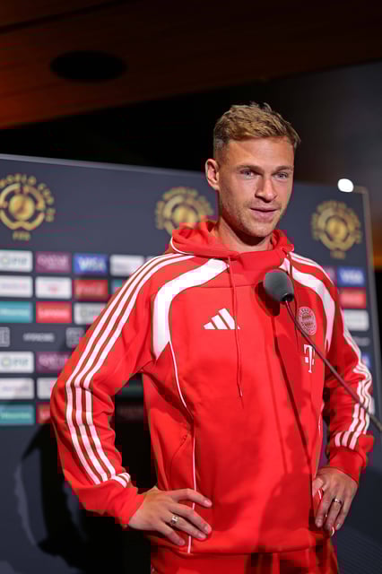 Joshua Kimmich bei einer Pressekonferenz vor dem Spiel gegen Auckland City FC